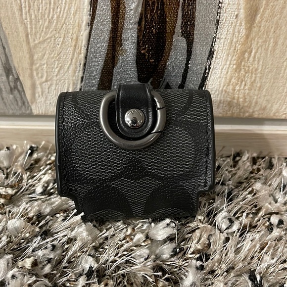 COACH Large Wireless AirPods Pro Case In Signature Canvas NEW! - Picture 2 of 9